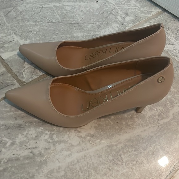 BNWB Calvin Klein nude heels - Picture 3 of 4